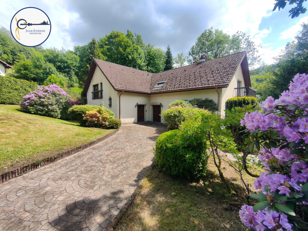 Maison LE MENIL 12 Pièces 314m2 – 12 pièces – 5 chambres – 314 m²