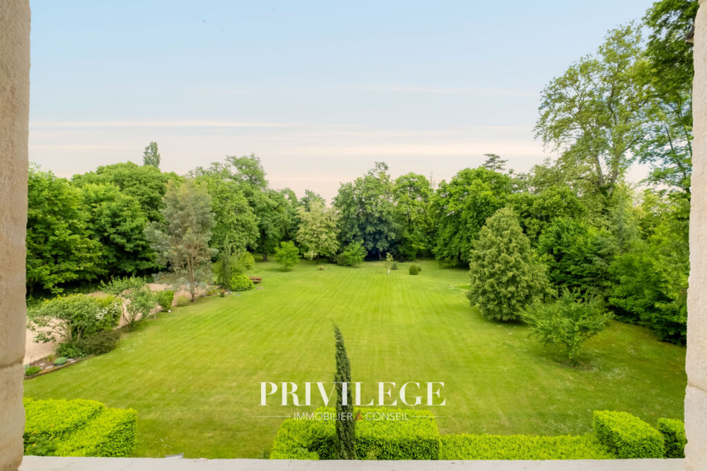Duplex de standing au dernier étage d&rsquo;une bâtisse du XVIIe s – 4 pièces – 3 chambres – 134 m²