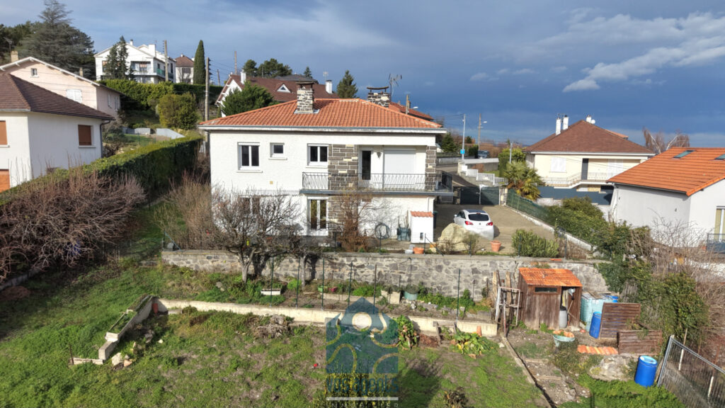 Maison avec terrasse, balcon et garage – 5 pièces – 3 chambres – 124.15 m²