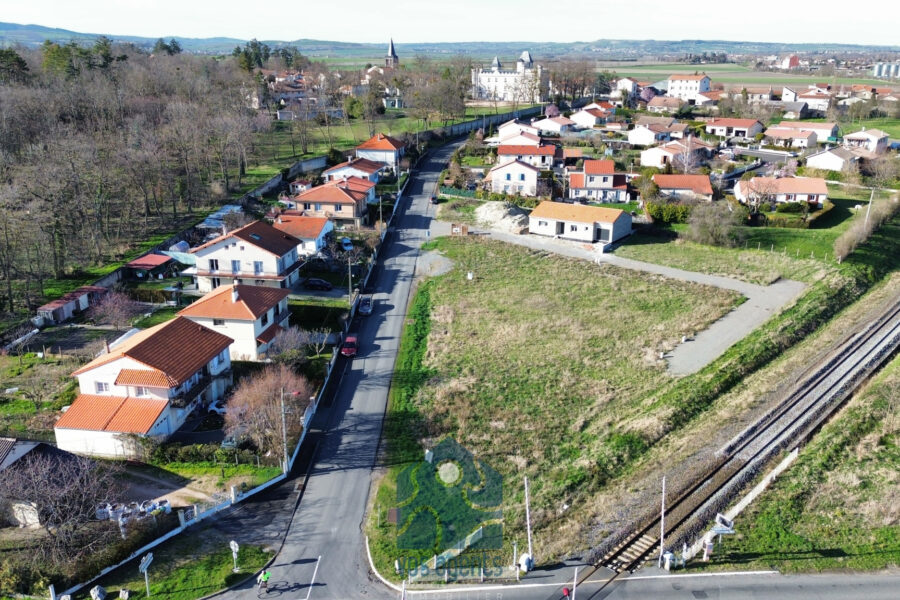 Terrain à vendre à Pessat-villeneuve