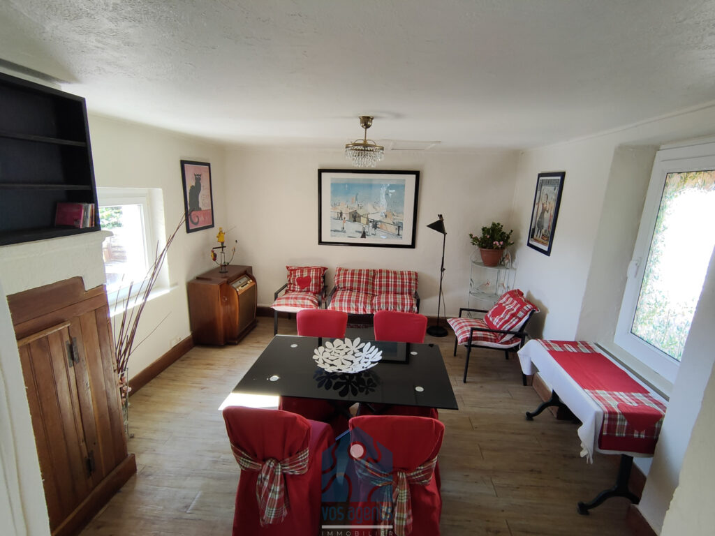 Maison 8 pièces avec piscine et jardin – 8 pièces – 4 chambres – 211 m²