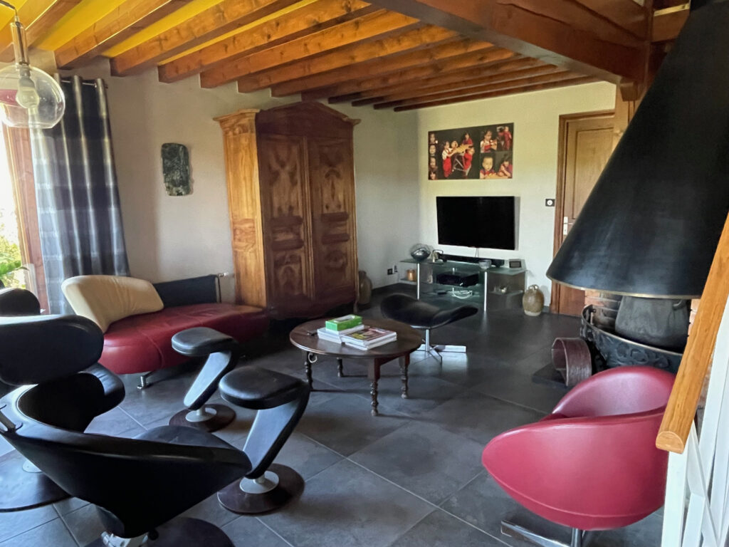 Beaujolais vert : maison calme, écologique avec vue et pisci – 7 pièces – 5 chambres – 228.26 m²