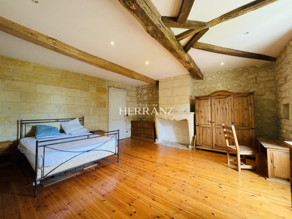 Propriété de Caractère en Pierre à Libourne, proche Saint-Ém – 8 pièces – 3 chambres – 192 m²