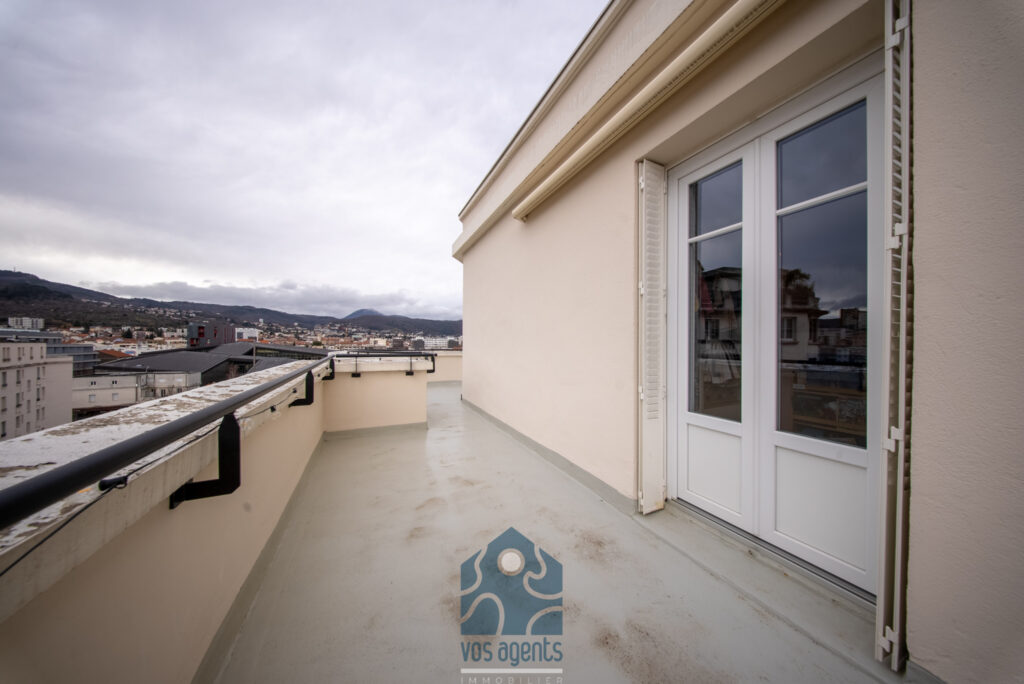 Appartement 5 pièces 3 chambres avec terrasse, balcon, cave  – 5 pièces – 3 chambres – 107 m²