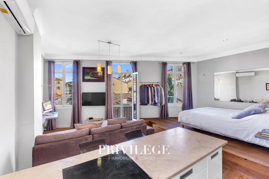 Cannes   Dernier étage   2 pièces rénové avec balcon vue dég – 1 pièce – 1 chambre – 34 m²