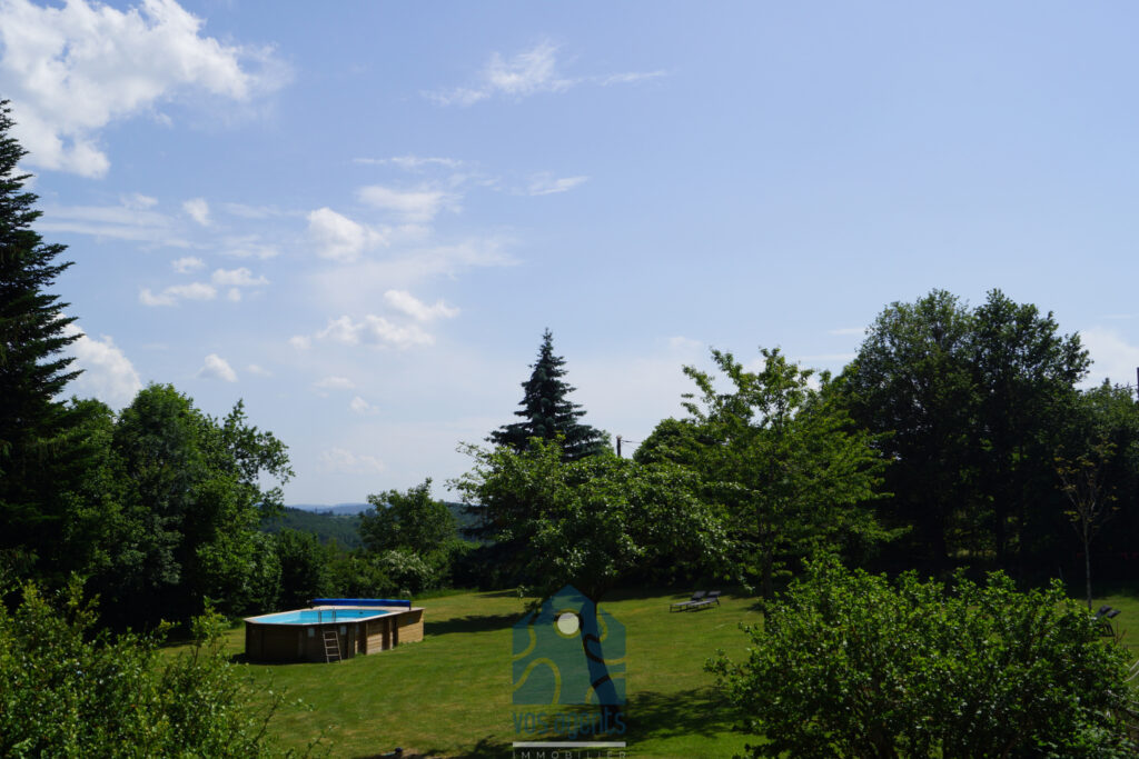 Propriété 10 pièces avec terrain, piscine et annexes – 10 pièces – 8 chambres – 316 m²