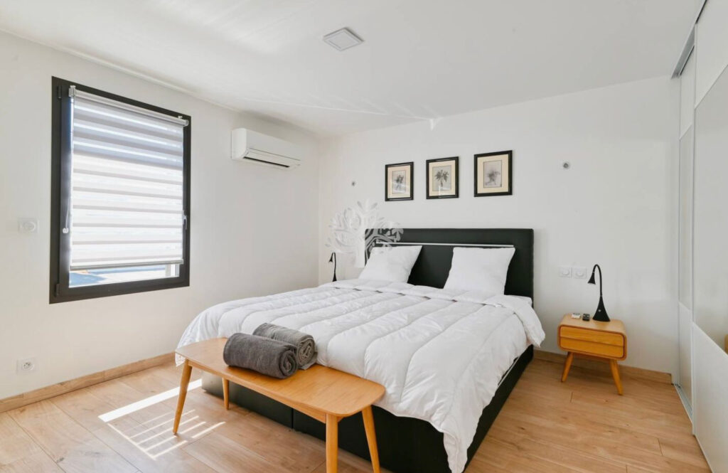 A VENDRE SANARY SUR MER PENTHOUSE D&rsquo;EXCEPTION VUE MER TROPEZ – 4 pièces – 3 chambres – 104.61 m²
