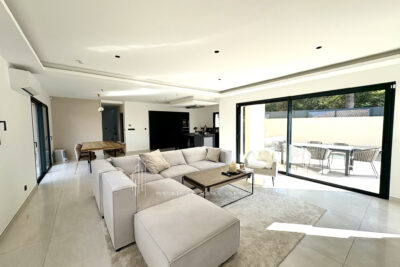 Villa contemporaine 138m2 – Agence Immocenter Chanas – 5 pièces – 3 chambres – 138 m²