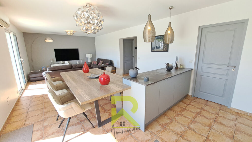 VILLA 170 M2 JARDIN, PISCINE ET VUE MONTAGNE – VIGNE – 5 pièces – 4 chambres – 170 m²
