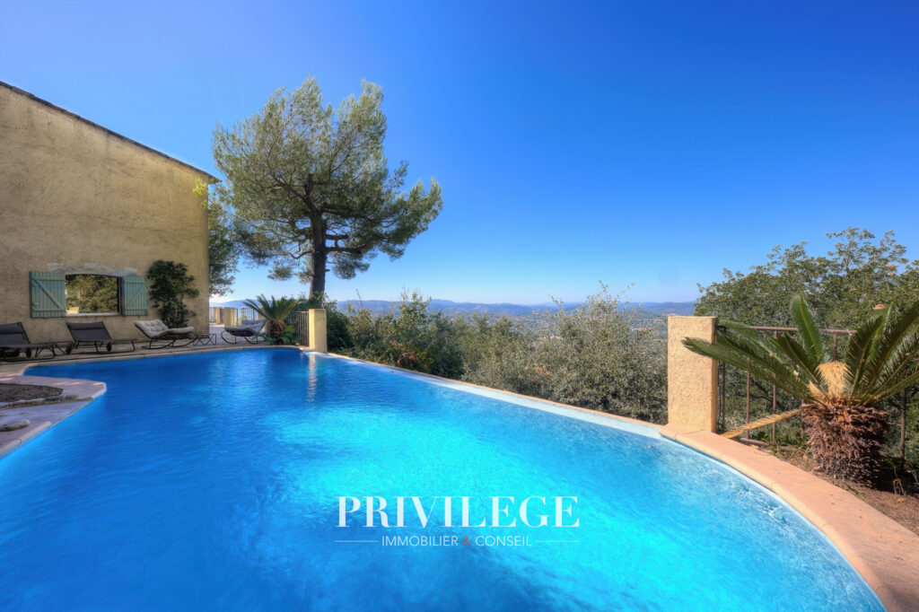 Vue Mer et Village de Cabris   Maison 5 Pièces 160 m2 – 5 pièces – 4 chambres – 144.39 m²