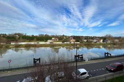 Duplex au dernier étage – Vue imprenable sur les bords de Ma – 5 pièces – 4 chambres – 104 m²