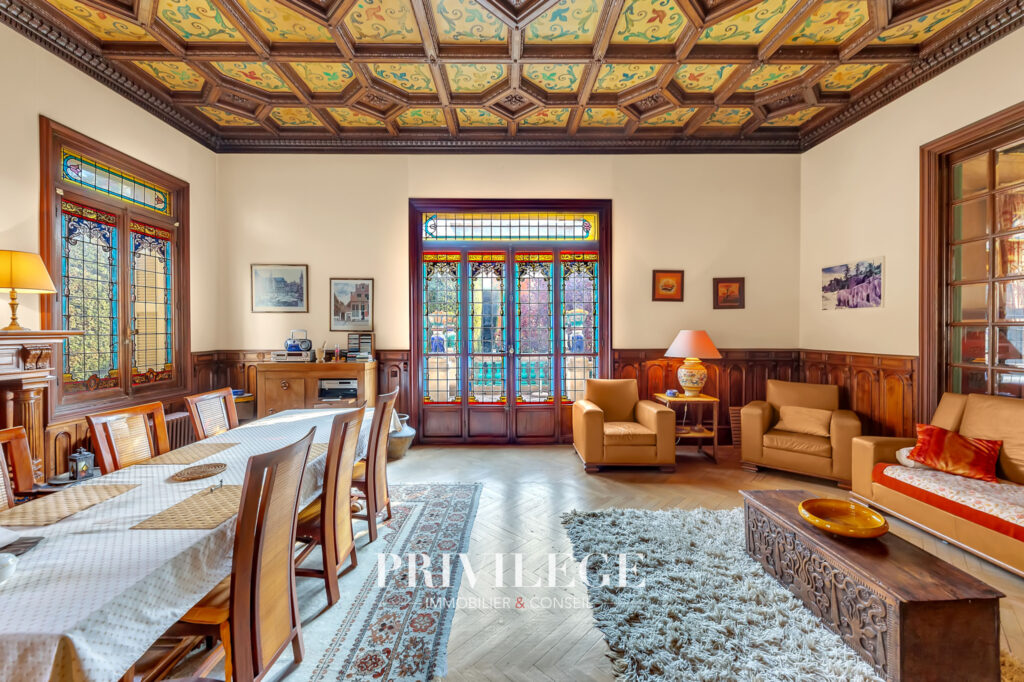 Villa historique d&rsquo;exception   Nice (1901)   824 m2 habitabl – 11 pièces – 7 chambres – 824 m²