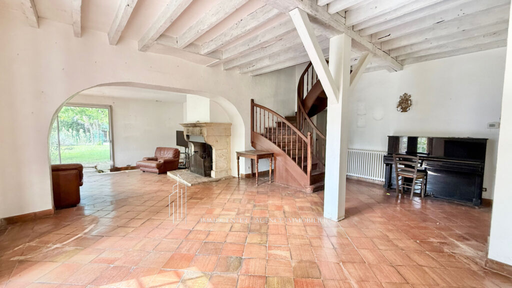 Annonce immobilière   Exceptionnelle propriété à 10 MN au su – 9 pièces – 6 chambres – 300 m²