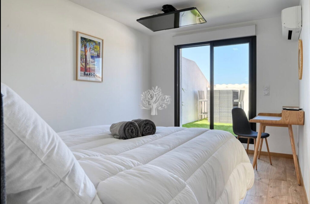 A VENDRE SANARY SUR MER PENTHOUSE D&rsquo;EXCEPTION VUE MER TROPEZ – 4 pièces – 3 chambres – 104.61 m²