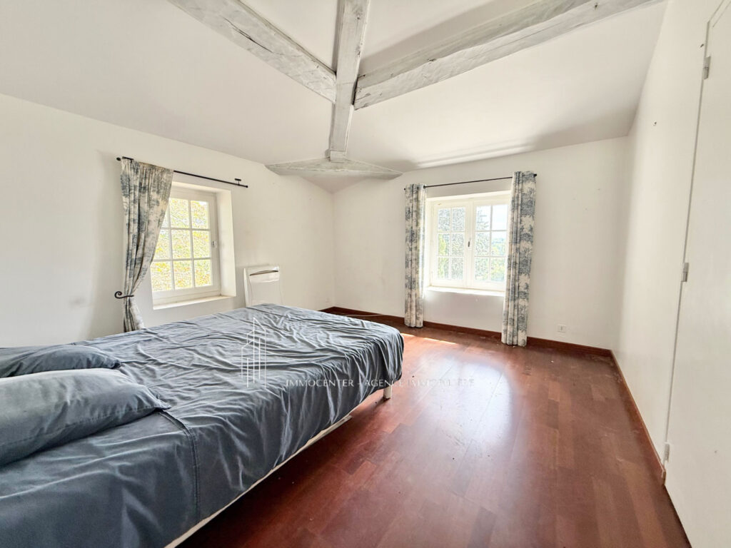 Annonce immobilière   Exceptionnelle propriété à Cheyssieu.  – 9 pièces – 6 chambres – 300 m²