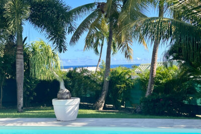 Villa avec vue mer et gîtes à Saint-François – 9 pièces – 6 chambres – 200 m²