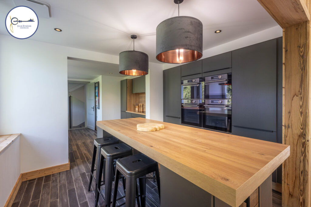 DEMEURE D&rsquo;EXCEPTION – GERARDMER – 13 PIECES – 437m2 avec SPA – 13 pièces – 8 chambres – 437 m²