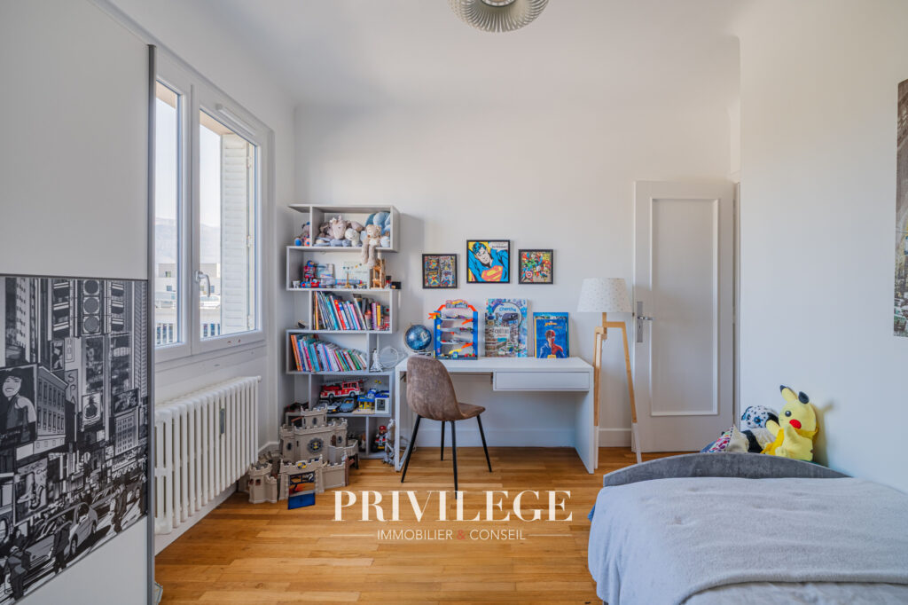 Élégant appartement rénové avec vue panoramique   Chambéry – 5 pièces – 3 chambres – 133.19 m²