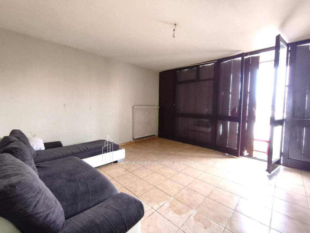 Grand T5 de 92 m2- 4 chambres – balcon- cave – Montélimar Pr – 5 pièces – 4 chambres – 92 m²