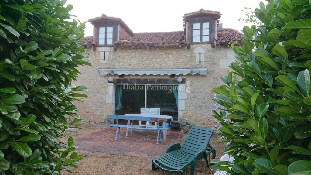 SUPERBE PROPRIETE A RENOVER   380 m2 environ -10 chambres, 1 – 16 pièces – 10 chambres – 390 m²