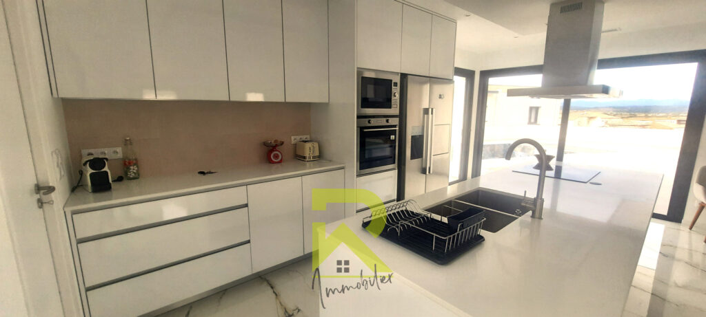 GRANDE VILLA, GARAGE, PISCINE – 5 pièces – 4 chambres – 132 m²