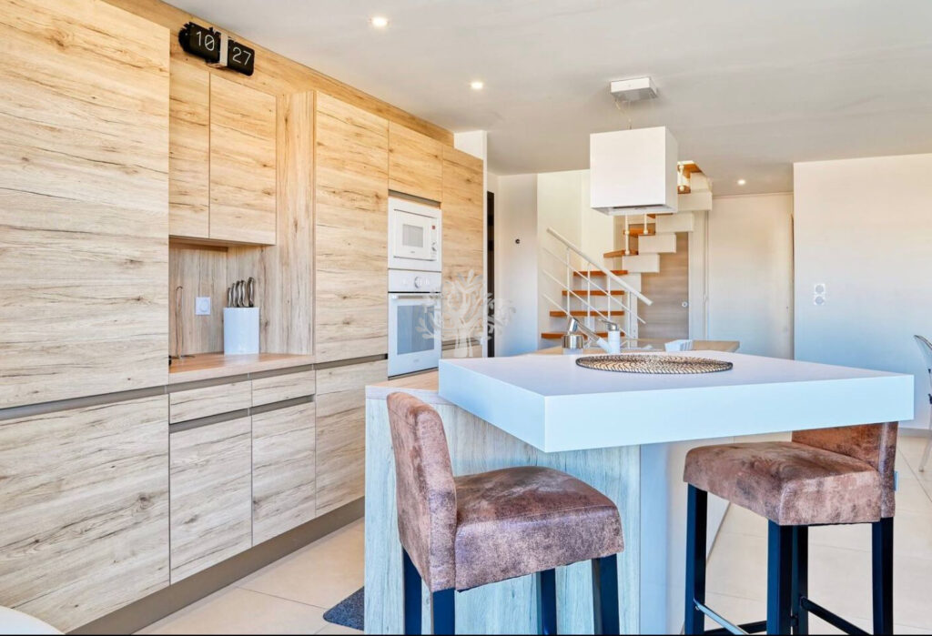 A VENDRE SANARY SUR MER PENTHOUSE D&rsquo;EXCEPTION VUE MER TROPEZ – 4 pièces – 3 chambres – 104.61 m²