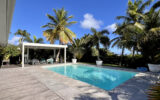 Villa avec vue mer et gîtes à Saint-François – 9 pièces – 6 chambres – 200 m²