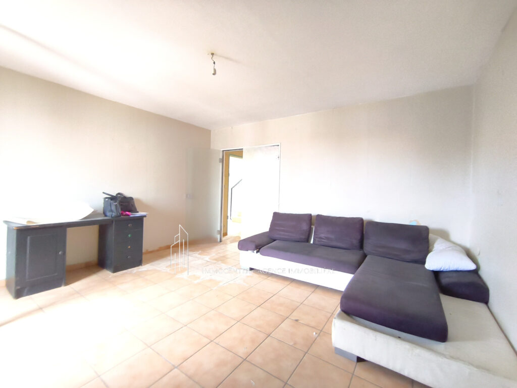 Grand T5 de 92 m2- 4 chambres – balcon- cave – Montélimar Pr – 5 pièces – 4 chambres – 92 m²