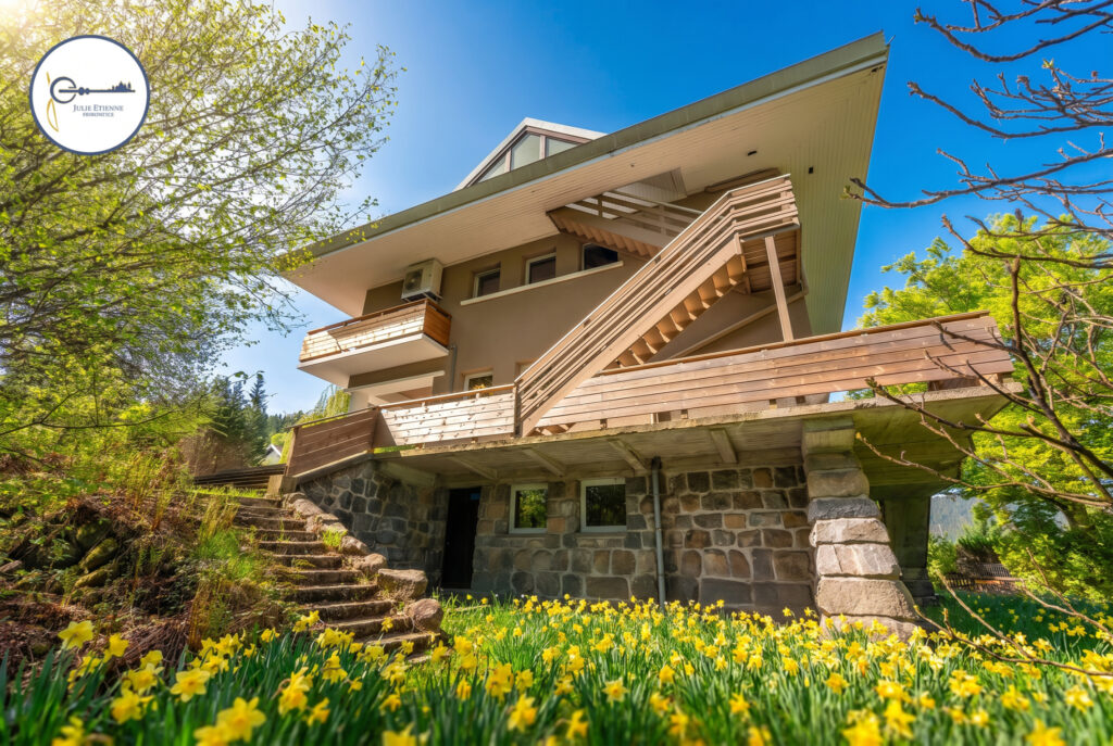 DEMEURE D&rsquo;EXCEPTION – GERARDMER – 13 PIECES – 437m2 avec SPA – 13 pièces – 8 chambres – 437 m²