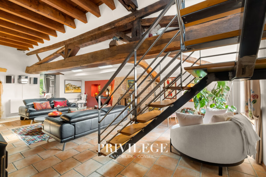 Duplex de standing au dernier étage d&rsquo;une bâtisse du XVIIe s – 4 pièces – 3 chambres – 134 m²