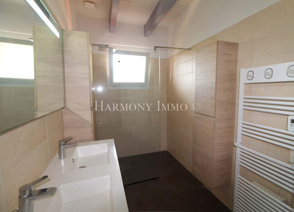 Très belle vue mer, plage à 30 mètres. – 4 pièces – 2 chambres – 80 m²