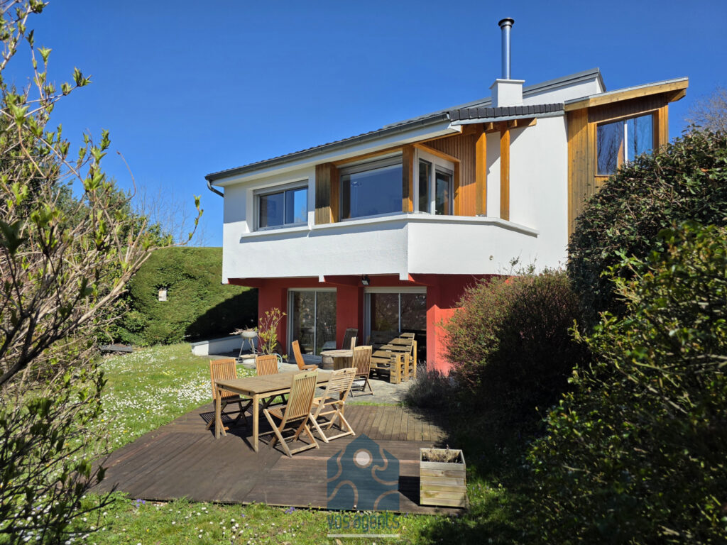 Maison d&rsquo;architecte 7 pièces avec garage, terrasse et terrai – 7 pièces – 5 chambres – 175 m²
