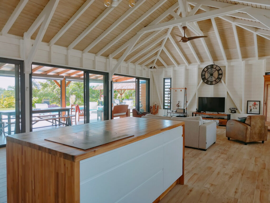 VILLA RECENTE AVEC PISCINE GARAGE SUR TERRAIN 2000 M2 EN CEN – 4 pièces – 3 chambres – 128 m²