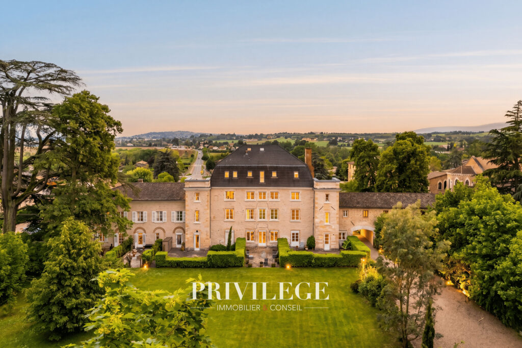 Duplex de standing au dernier étage d&rsquo;une bâtisse du XVIIe s – 4 pièces – 3 chambres – 134 m²