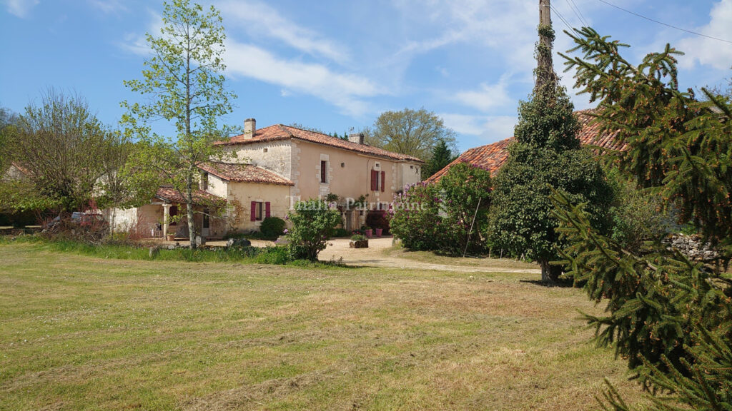 SUPERBE PROPRIETE A RENOVER   380 m2 environ -10 chambres, 1 – 16 pièces – 10 chambres – 390 m²