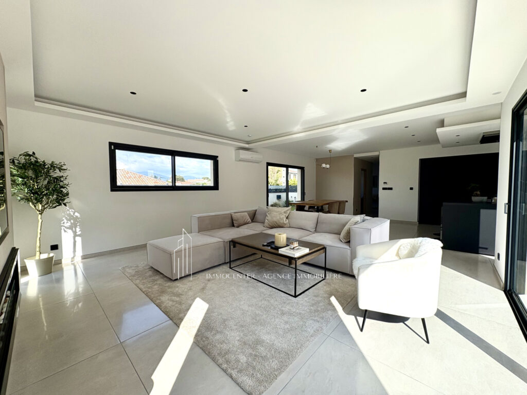 Villa  contemporaine Hauteurs du Péage de Roussillon – Agenc – 5 pièces – 3 chambres – 138 m²