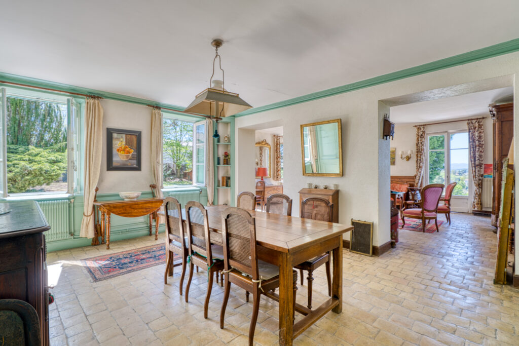 Chasselay propriété avec terrain calme, piscine et vue extra – 9 pièces – 7 chambres – 174.47 m²
