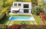 Villa avec vue, piscine, terrasses et garages – 6 pièces – 4 chambres – 178 m²