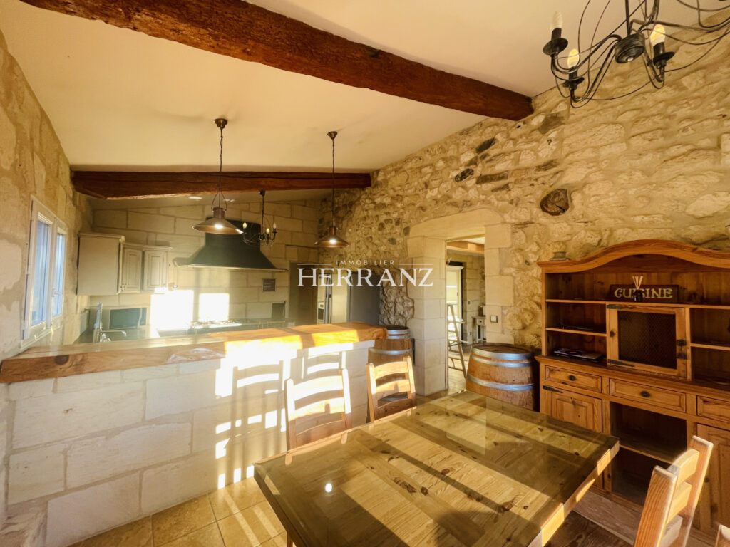 Propriété de Caractère en Pierre à Libourne, proche Saint-Ém – 8 pièces – 3 chambres – 192 m²