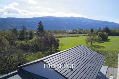 Plain-pied contemporain avec piscine et prestations haut de  – 4 pièces – 3 chambres – 155 m²
