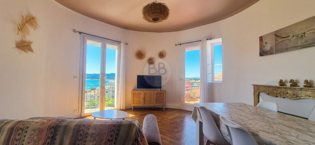 Saint-Raphaël   Triangle d&rsquo;Or   Vue mer panoramiqueSAINT – 2 pièces – 1 chambre – 58 m²