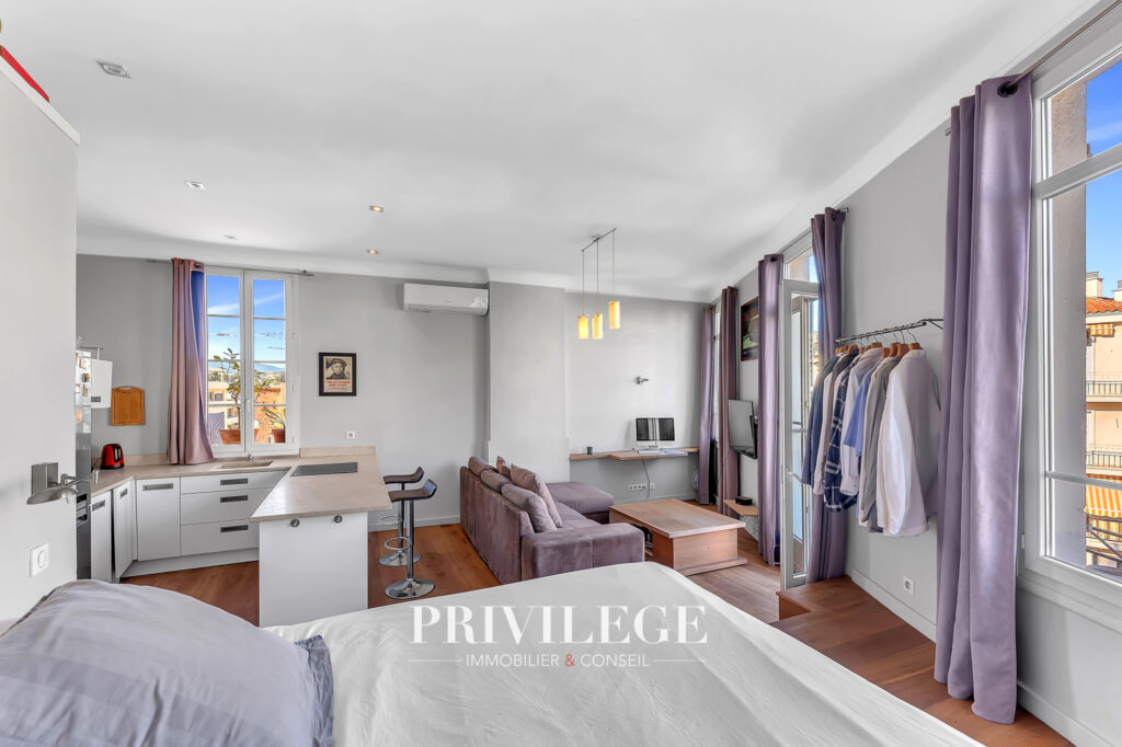 Cannes   Dernier étage   2 pièces rénové avec balcon vue dég – 1 pièce – 1 chambre – 34 m²
