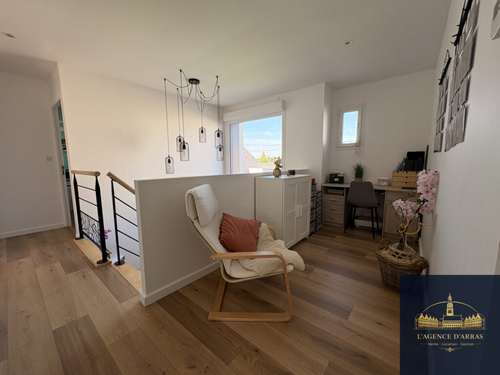 MAISON NEUVE IDEALEMENT SITUÉE CUA – 7 pièces – 5 chambres – 181 m²