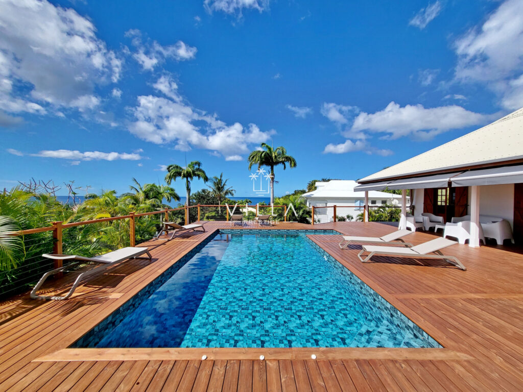 SUPERBE VILLA VUE MER 4 CHAMBRES+BUREAU – PISCINE – DESHAIES – 6 pièces – 4 chambres – 195 m²