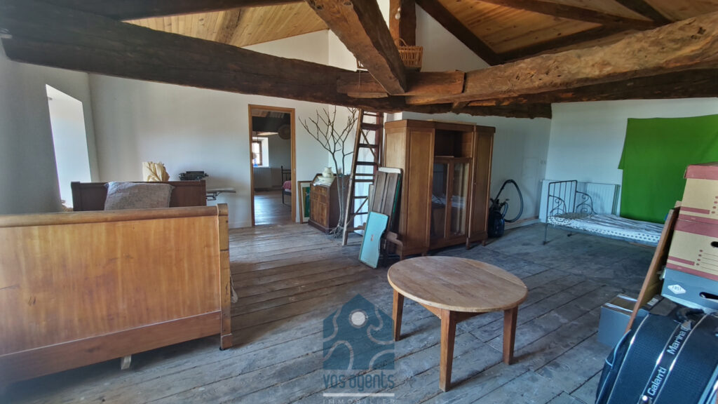 Maison 300 m 2 habitable avec cour, garage,caves, atelier et – 7 pièces – 5 chambres – 300 m²