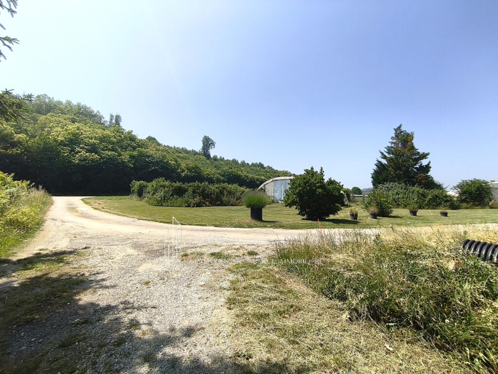 Saint Bonnet de Chavagne- Corps de Ferme 163 m2 – Terrain 49 – 6 pièces – 5 chambres – 163 m²