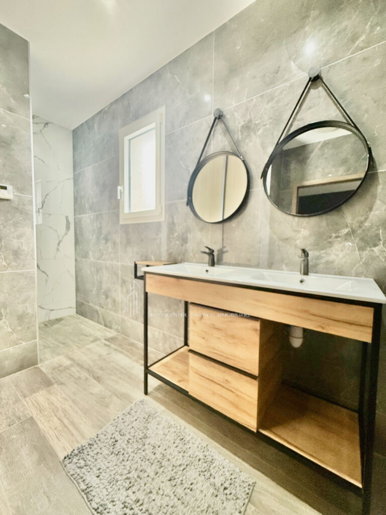 Villa récente   Excellent état   Prestations haut de gamme   – 7 pièces – 5 chambres – 165 m²