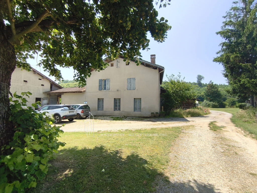 Saint Bonnet de Chavagne- Corps de Ferme 163 m2 – Terrain 49 – 6 pièces – 5 chambres – 163 m²