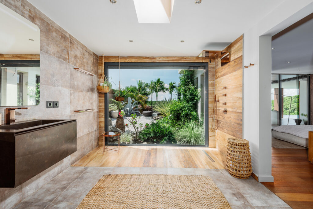 VILLA DE LUXE -270m2 – VUE MER EN GUADELOUPE – 5 pièces – 3 chambres – 270 m²
