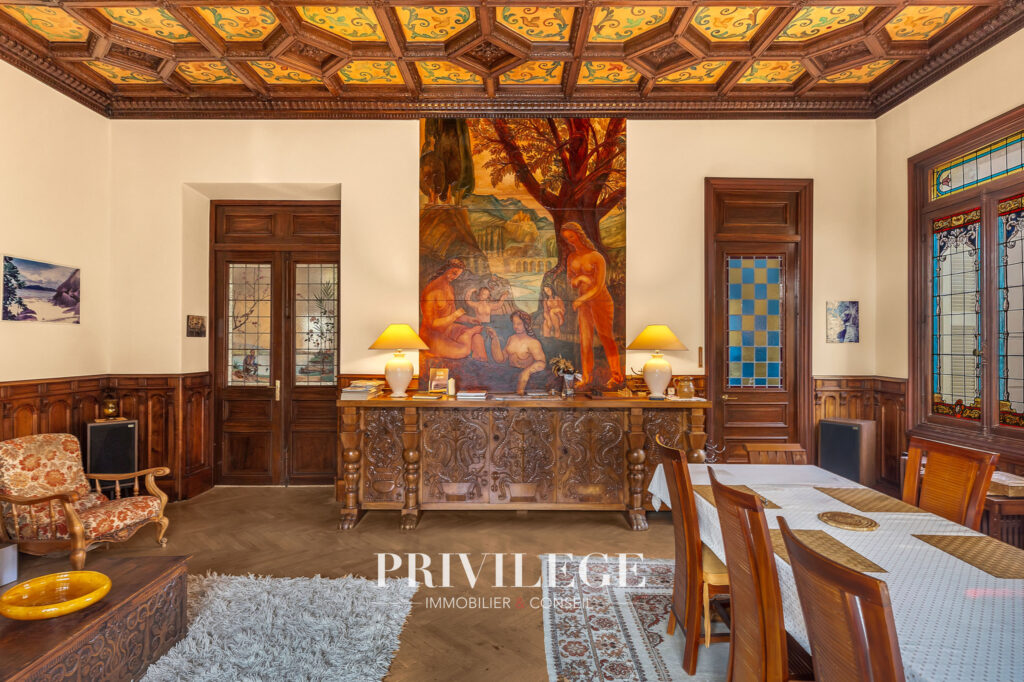 Villa historique d&rsquo;exception   Nice (1901)   824 m2 habitabl – 11 pièces – 7 chambres – 824 m²
